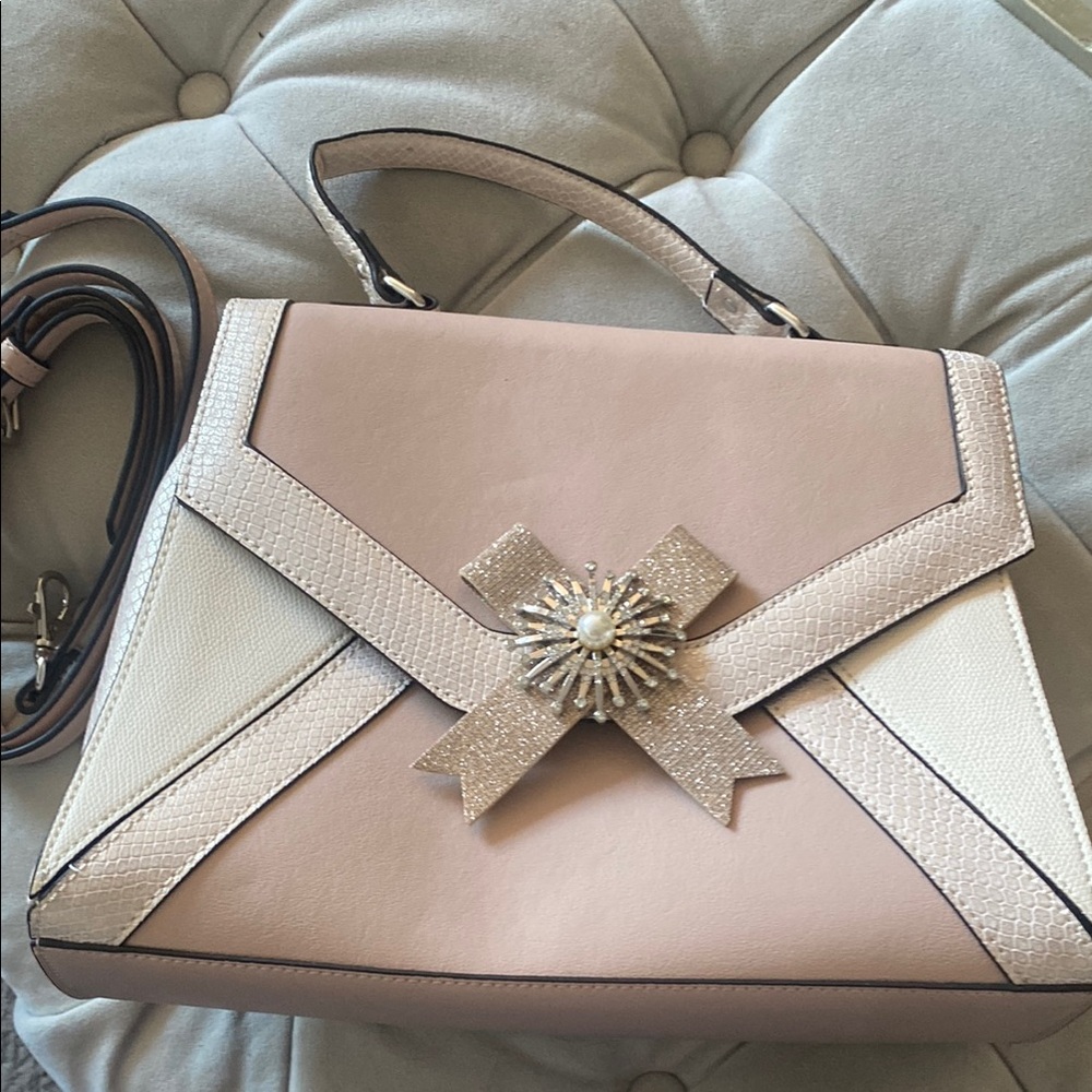 Elegant Tan and Cream Shoulder Bag with Gold Accent